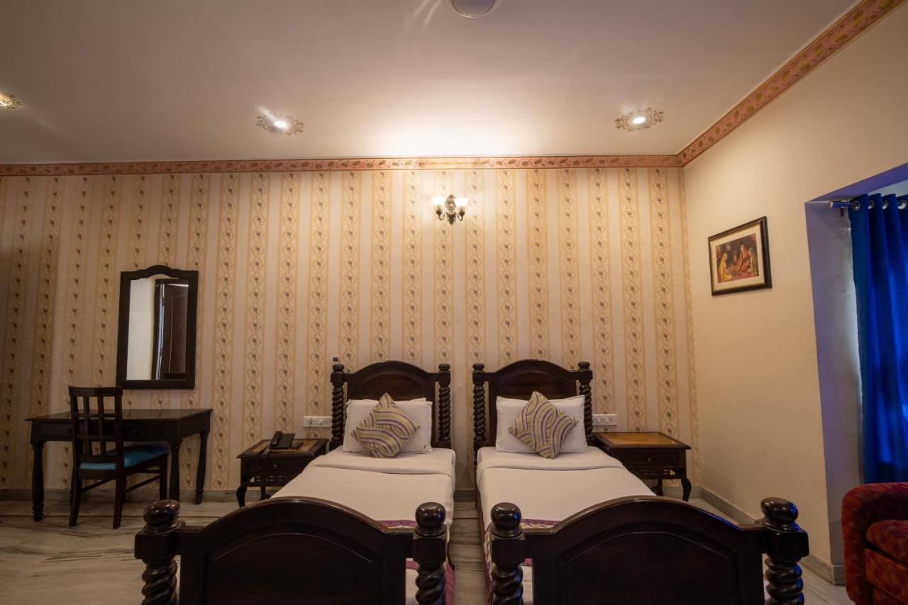 Hotel Royal Pratap Niwas Udaipur Exterior foto